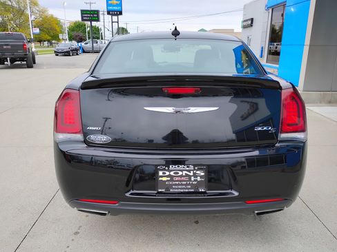 Used 2018 Chrysler 300 S w/ S Model Appearance Package AWD/4WD image 33