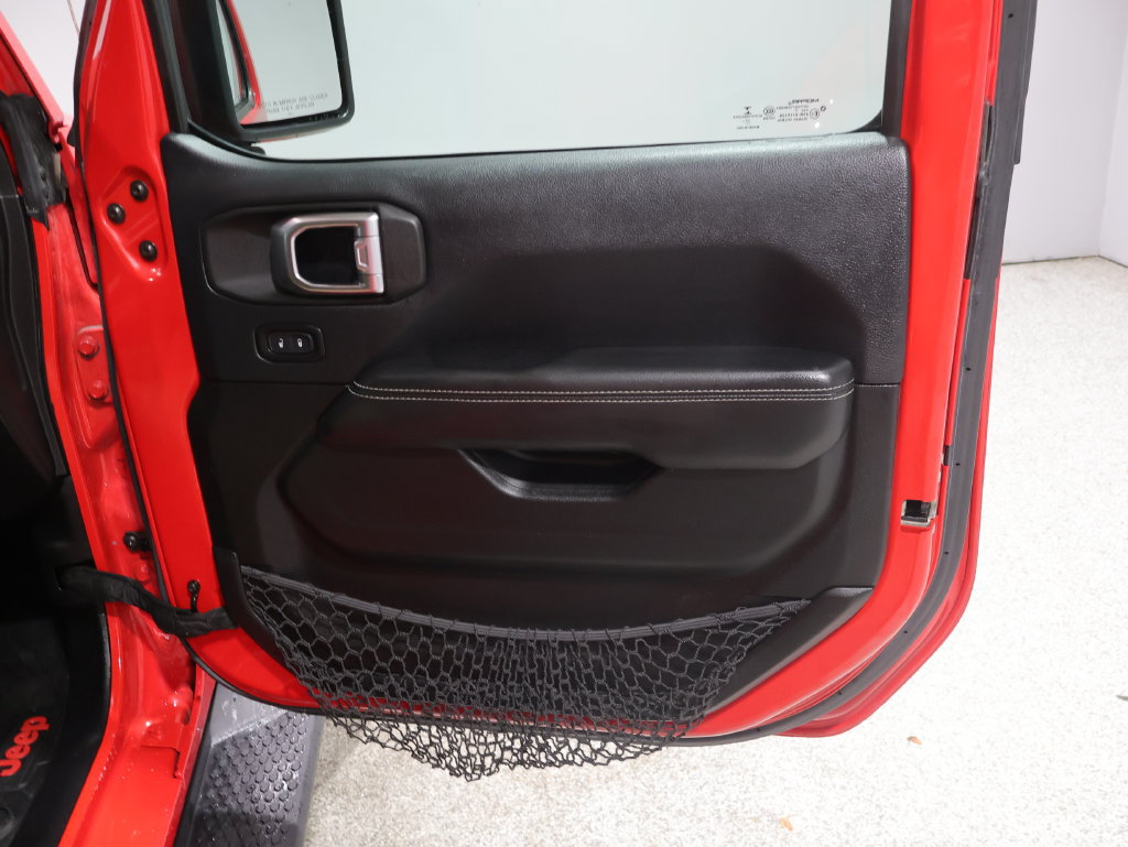 Used 2018 Jeep Wrangler Unlimited Sahara AWD/4WD image 22