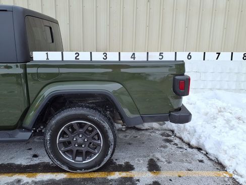 Used 2023 Jeep Gladiator Overland w/ Cold Weather Group image 34