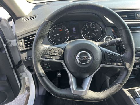 Used 2019 Nissan Rogue SV FWD image 16