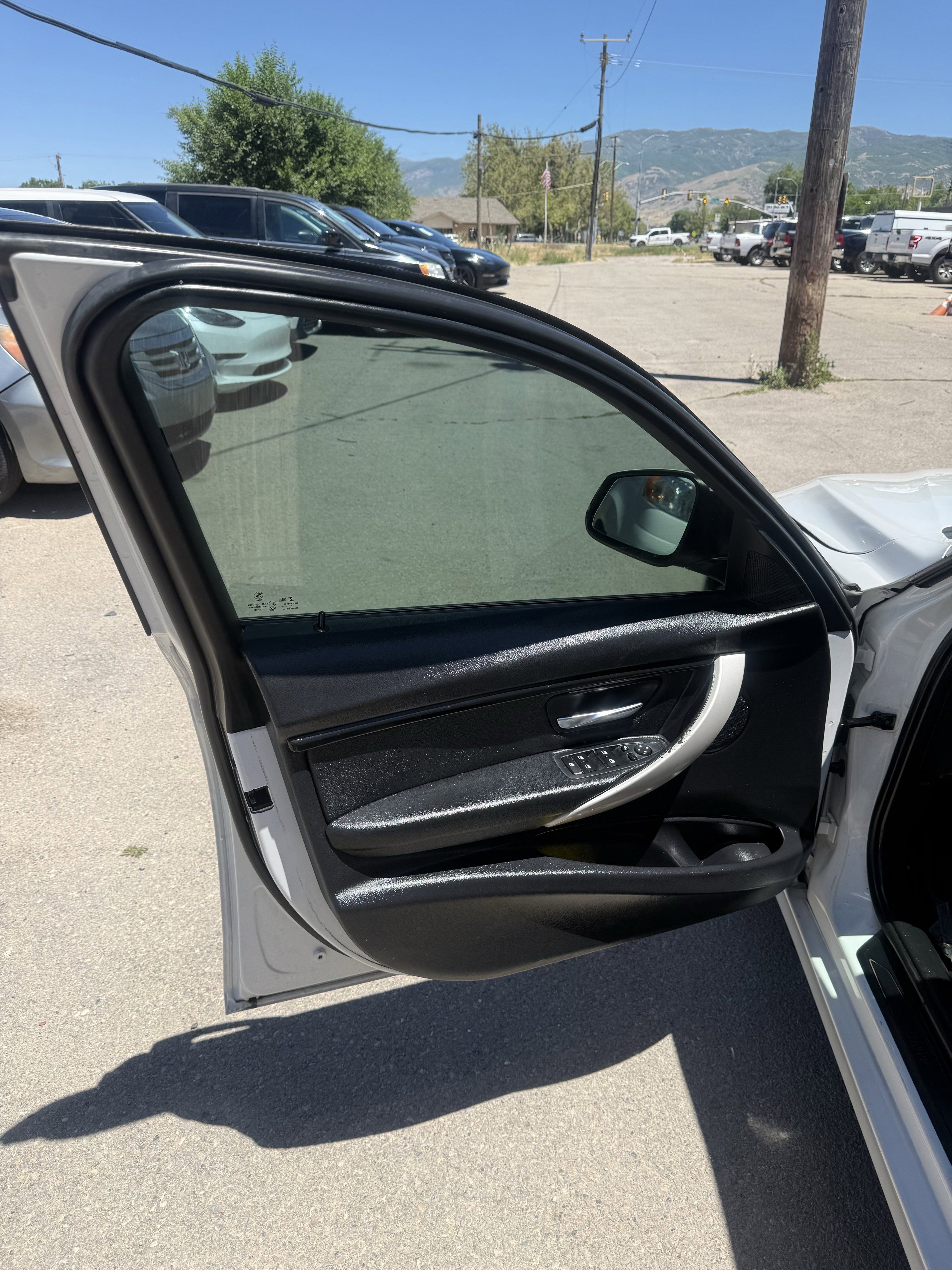 Used 2018 BMW 320i Sedan RWD image 22