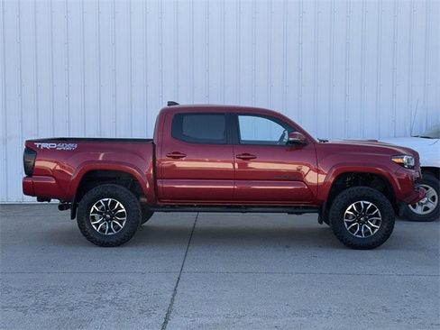 Used 2021 Toyota Tacoma TRD Sport image 3
