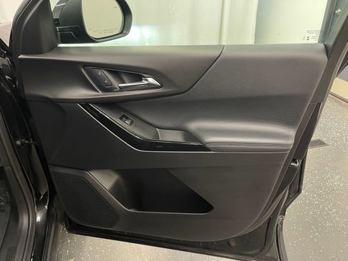 Used 2025 Chevrolet Equinox LT image 7