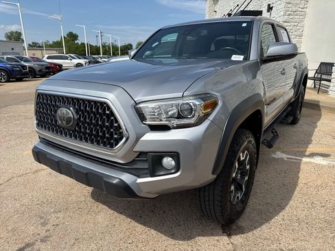 Used 2019 Toyota Tacoma TRD Off-Road w/ Technology Package image 3