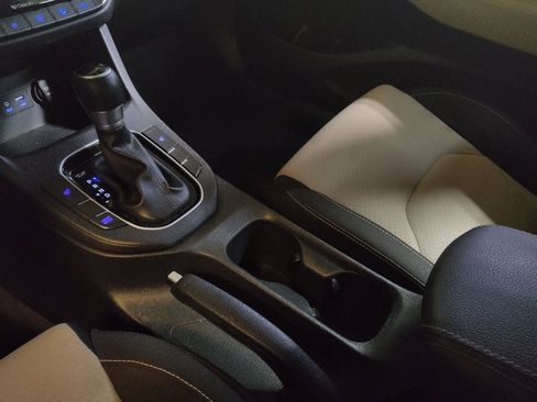 Used 2018 Hyundai Elantra GT w/ Style Package 02 FWD image 26