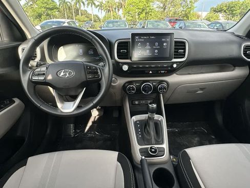Used 2025 Hyundai Venue SEL FWD image 15