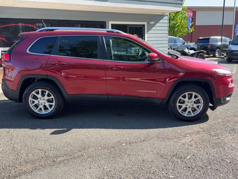Used 2014 Jeep Cherokee Latitude w/ Cold Weather Group AWD/4WD image 4
