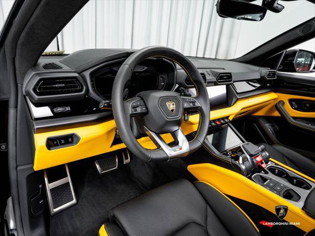 Used 2025 Lamborghini Urus SE AWD/4WD image 23