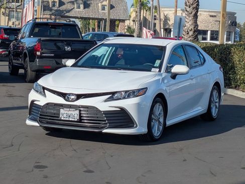 Used 2022 Toyota Camry LE image 3