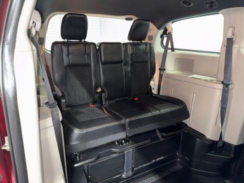 Used 2019 Dodge Grand Caravan SXT FWD image 32