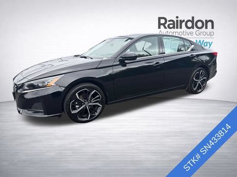Used 2025 Nissan Altima 2.5 SR AWD/4WD image 3