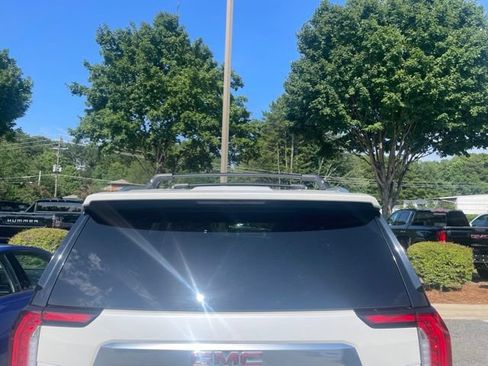 Used 2022 GMC Yukon Denali AWD/4WD image 3