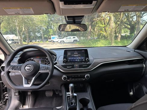 Used 2025 Nissan Altima 2.5 SV FWD image 28