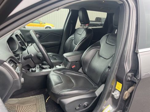 Used 2019 Jeep Cherokee Limited AWD/4WD image 20