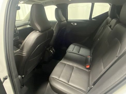Used 2025 Volvo XC40 B5 Core image 13