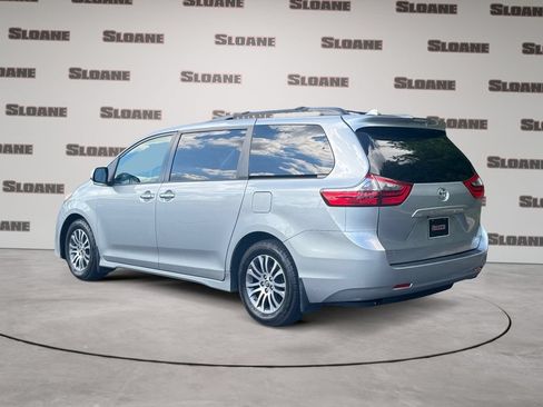 Used 2020 Toyota Sienna XLE w/ Carpet Mat Package FWD image 3