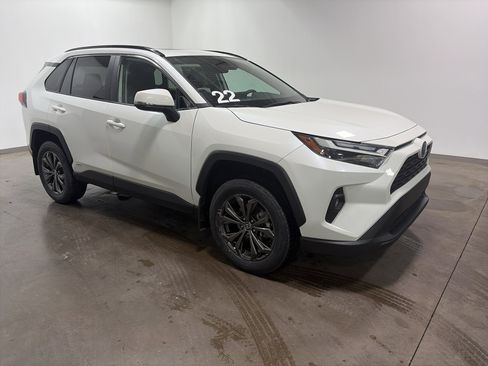 Used 2022 Toyota RAV4 XLE Premium image 2