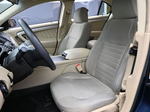 Used 2017 Ford Taurus SE image 21