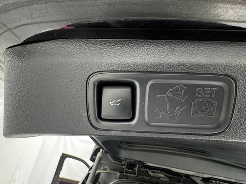 Used 2023 Ford Expedition Limited AWD/4WD image 17