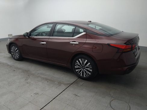 Used 2024 Nissan Altima 2.5 SV image 3