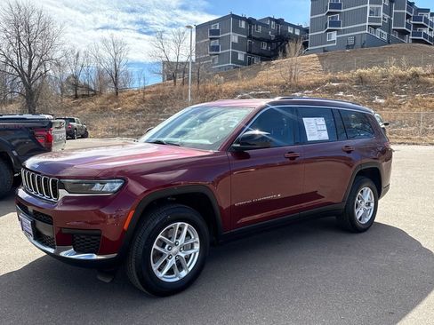 Used 2023 Jeep Grand Cherokee L Laredo image 3