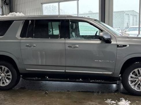 Used 2024 GMC Yukon XL Denali image 2