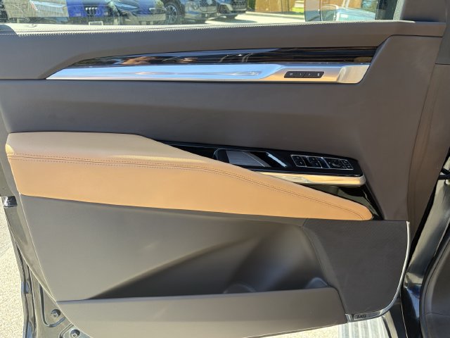 Used 2025 Cadillac Escalade Premium Luxury w/ LPO, Radiant Package AWD/4WD image 28