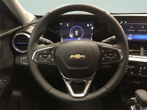 Used 2025 Chevrolet Trax LT w/ LT Convenience Package image 19