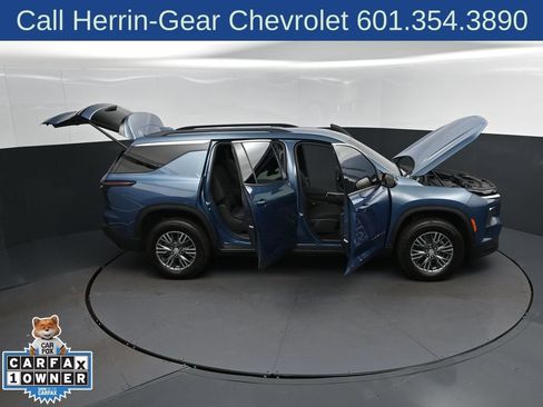 Used 2025 Chevrolet Traverse LT FWD image 50