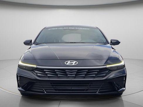 Certified 2025 Hyundai Elantra Sport w/ Cargo Package FWD image 5