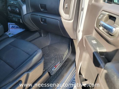 Used 2024 Chevrolet Silverado 1500 Custom Trail Boss w/ LPO, Dark Essentials Package image 9