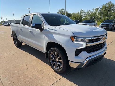 Used 2024 Chevrolet Silverado 1500 LT AWD/4WD image 5