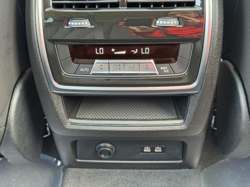 Used 2024 BMW X7 xDrive40i AWD/4WD image 38