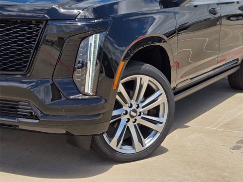 New 2026 Cadillac Escalade ESV Platinum Sport w/ LPO, Floor Liner Package AWD/4WD image 7