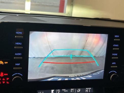 Used 2024 Toyota Sienna XLE image 17