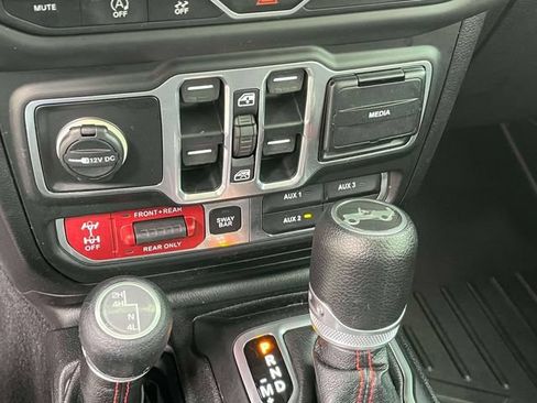 Used 2018 Jeep Wrangler Unlimited Rubicon AWD/4WD image 35