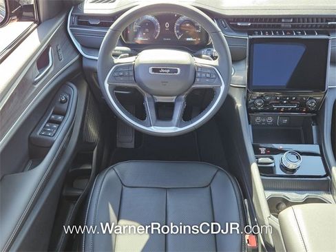 New 2025 Jeep Grand Cherokee Limited w/ Luxury Tech Group II image 7