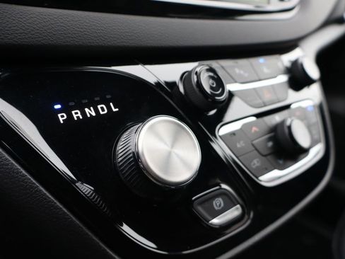 Used 2026 Chrysler Pacifica Select image 21