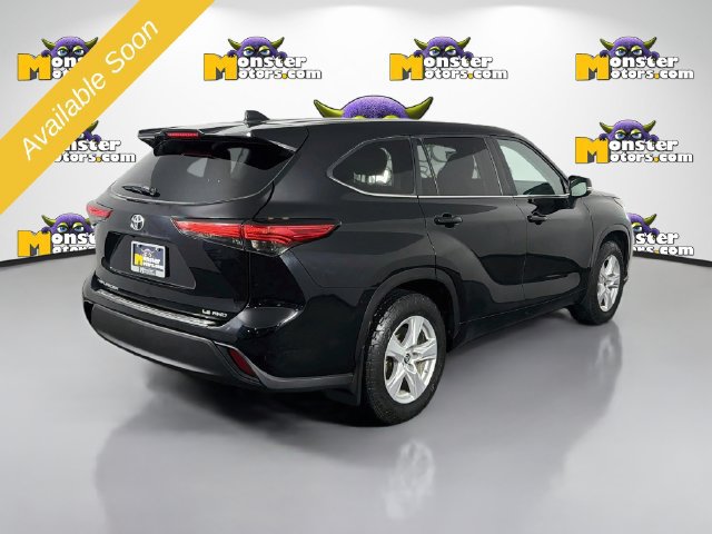 Used 2023 Toyota Highlander LE AWD/4WD image 5