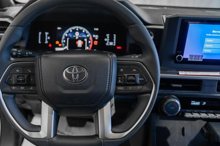 New 2026 Toyota 4Runner SR5 AWD/4WD image 30