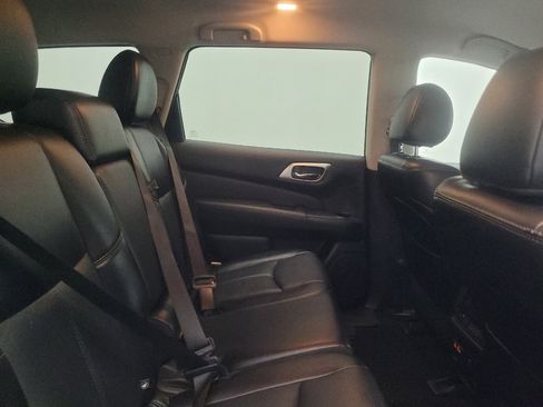 Used 2020 Nissan Pathfinder SL FWD image 19
