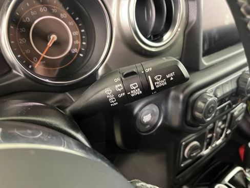 Used 2022 Jeep Wrangler Unlimited Sahara w/ Cold Weather Group AWD/4WD image 19