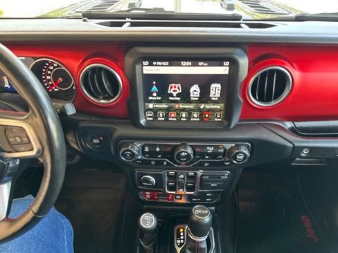 Used 2019 Jeep Wrangler Unlimited Rubicon w/ Dual Top Group AWD/4WD image 25
