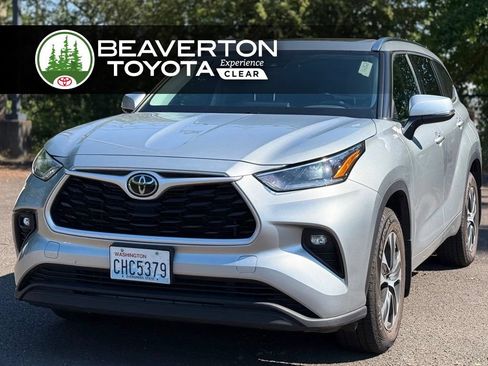 Used 2021 Toyota Highlander XLE AWD/4WD image 1