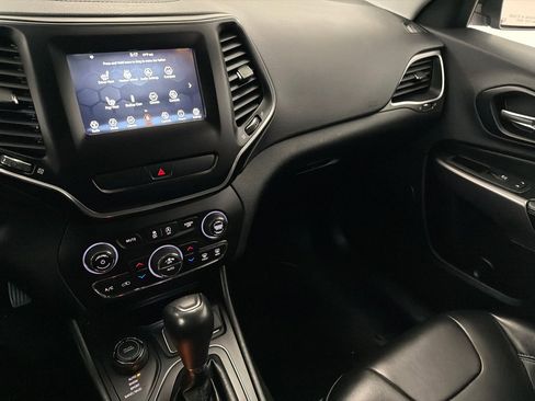 Used 2019 Jeep Cherokee Latitude Plus w/ Comfort/Convenience Group image 24