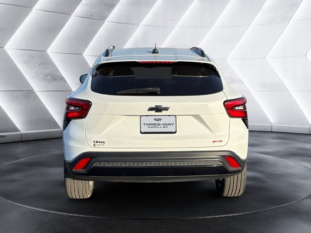 Certified 2024 Chevrolet Trax RS w/ Driver Confidence Package FWD image 4