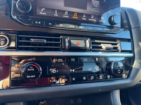 Used 2023 Nissan Pathfinder SL image 21