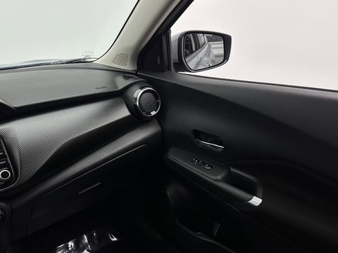 Used 2021 Nissan Kicks SV FWD image 27