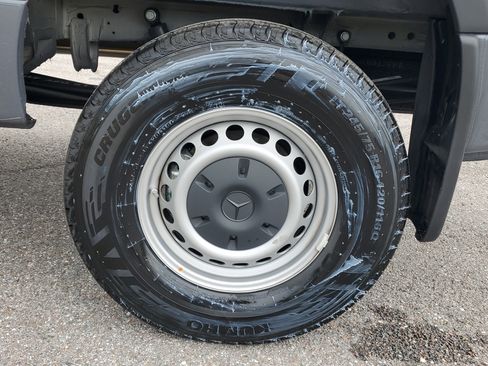 Used 2025 Mercedes-Benz Sprinter 2500 image 8