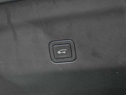 Used 2023 Chevrolet Suburban Premier image 47